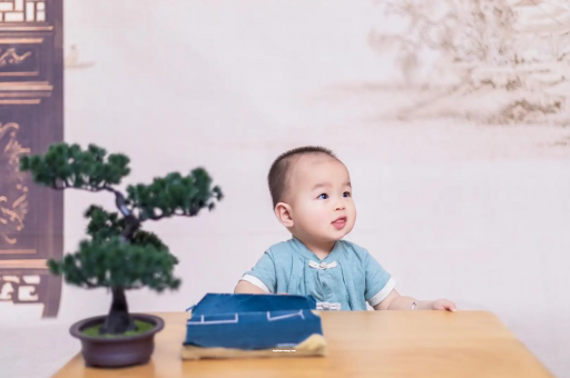 郑州怀孕肚子中间凹两边凸